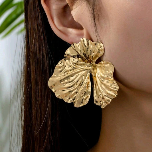 ARETES DE FLOR DORADOS